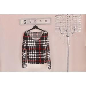 Scalloped Detailed Top